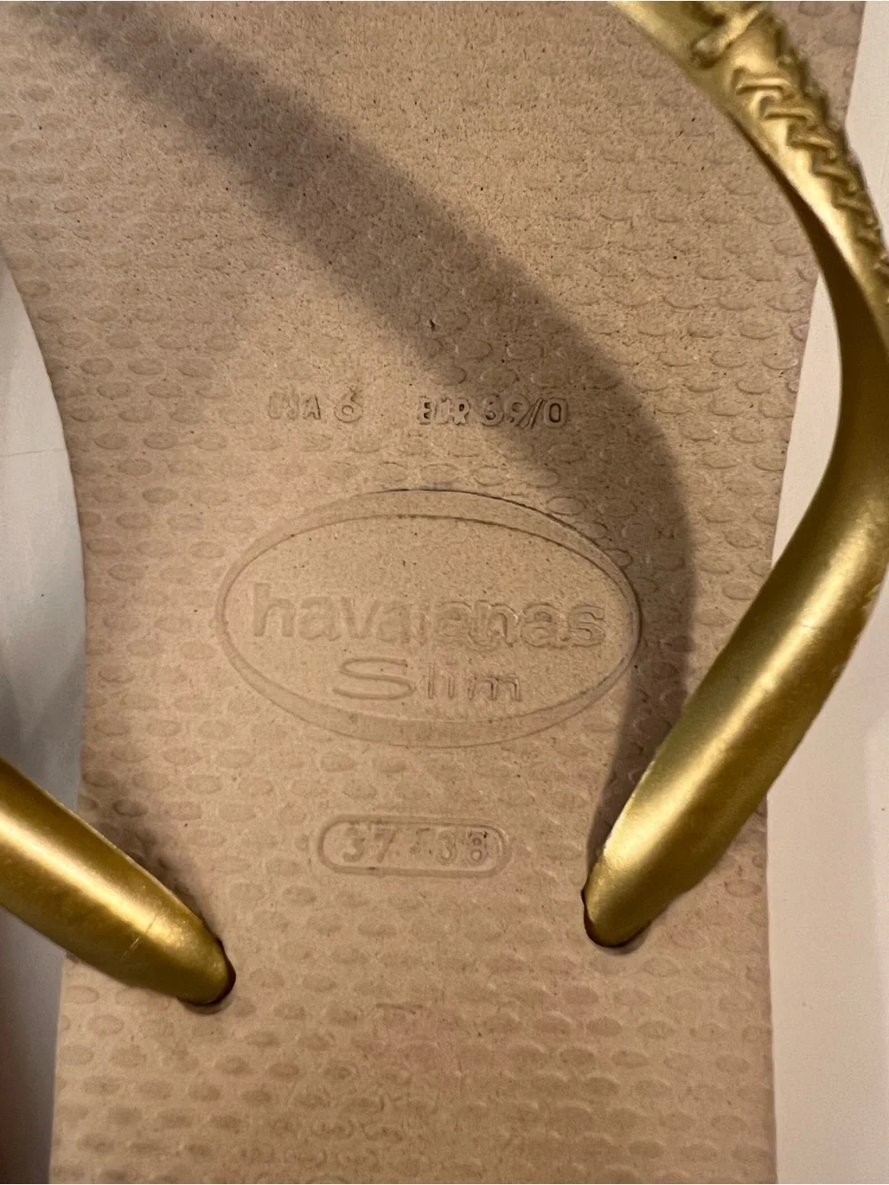 Havaianas Slim Flip Flops in Gold and Tan Sz 6